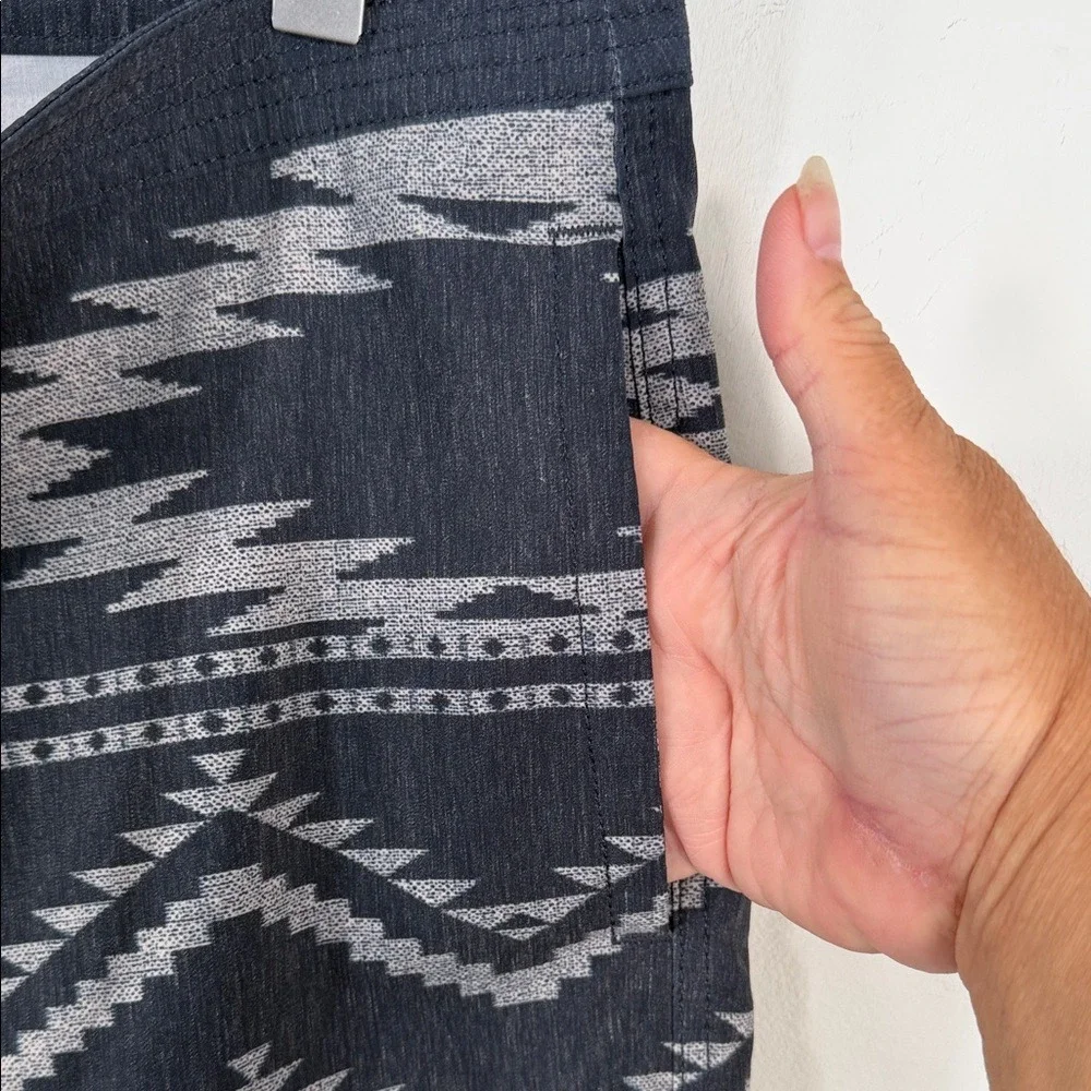 Roark The Chiller Boardshorts Mens 31 Navy Southwestern‎ Print Hemp Blend Trunks